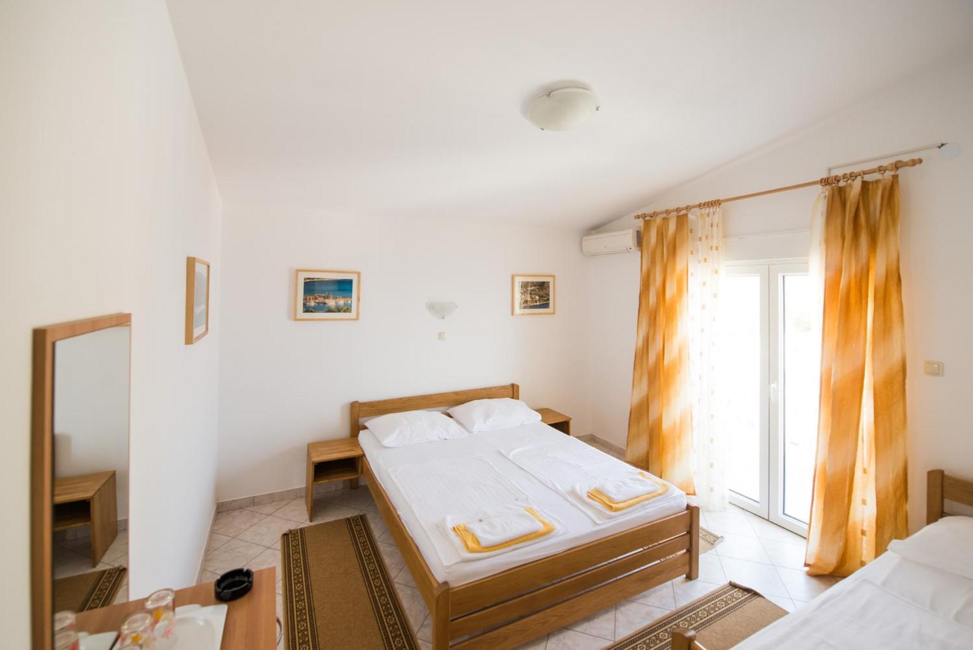 Bed And Breakfast Pero 3 Min Walk To The Beach Lokva Rogoznica Eksteriør bilde