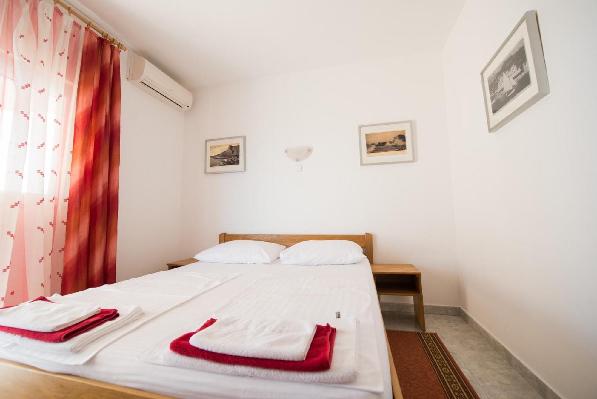 Bed And Breakfast Pero 3 Min Walk To The Beach Lokva Rogoznica Eksteriør bilde