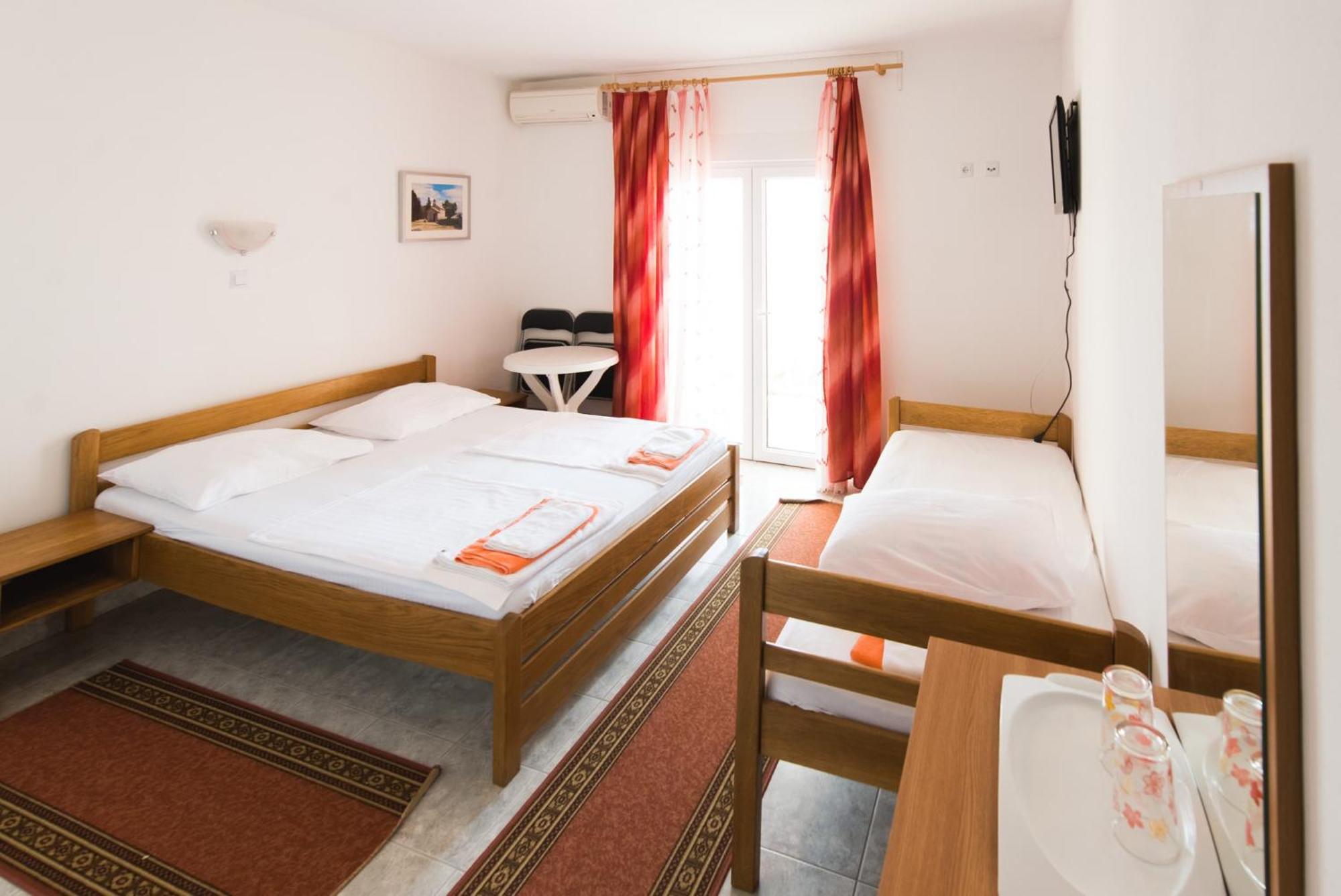 Bed And Breakfast Pero 3 Min Walk To The Beach Lokva Rogoznica Eksteriør bilde