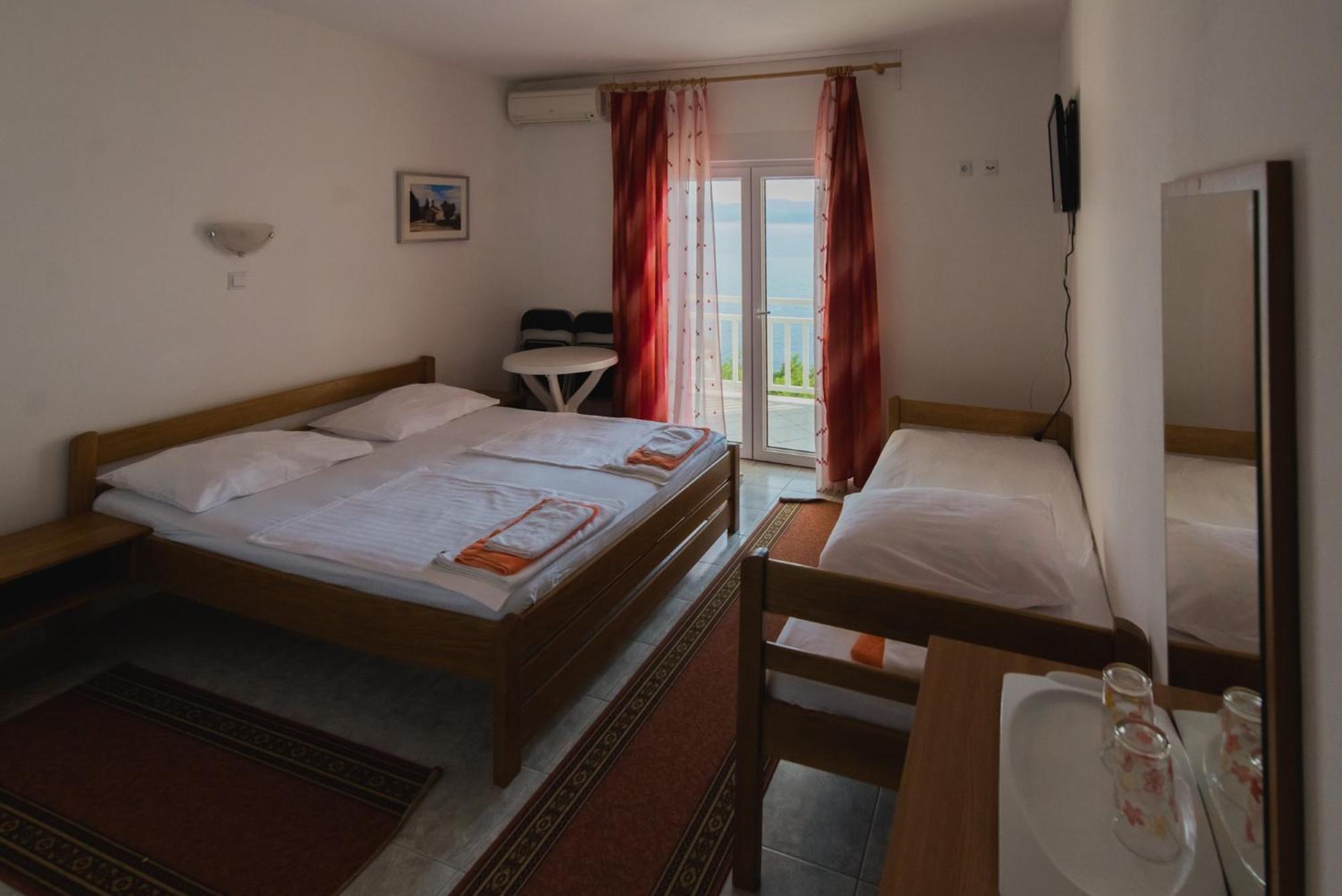 Bed And Breakfast Pero 3 Min Walk To The Beach Lokva Rogoznica Eksteriør bilde